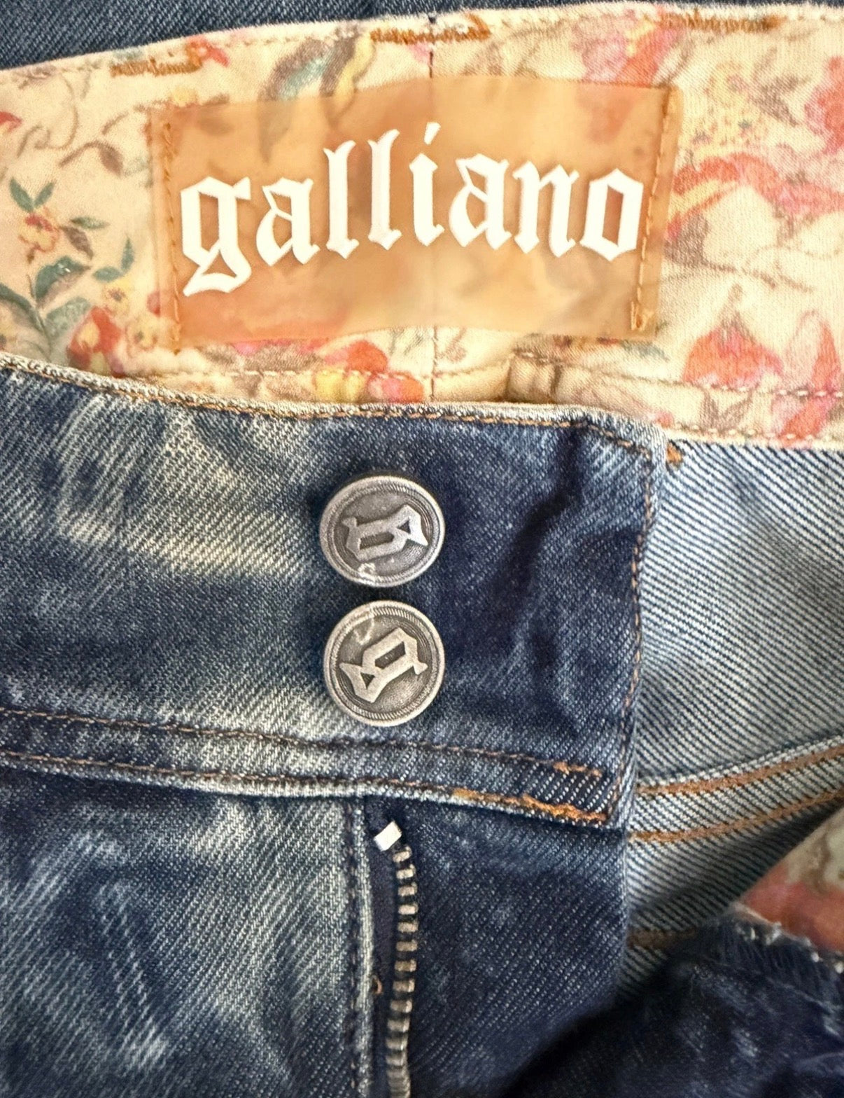 John Galliano 2000s Cropped Jeans Light Blue Buttons Design