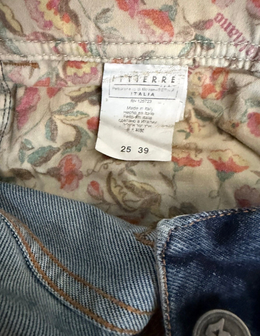 John Galliano 2000s Cropped Jeans Light Blue Buttons Design