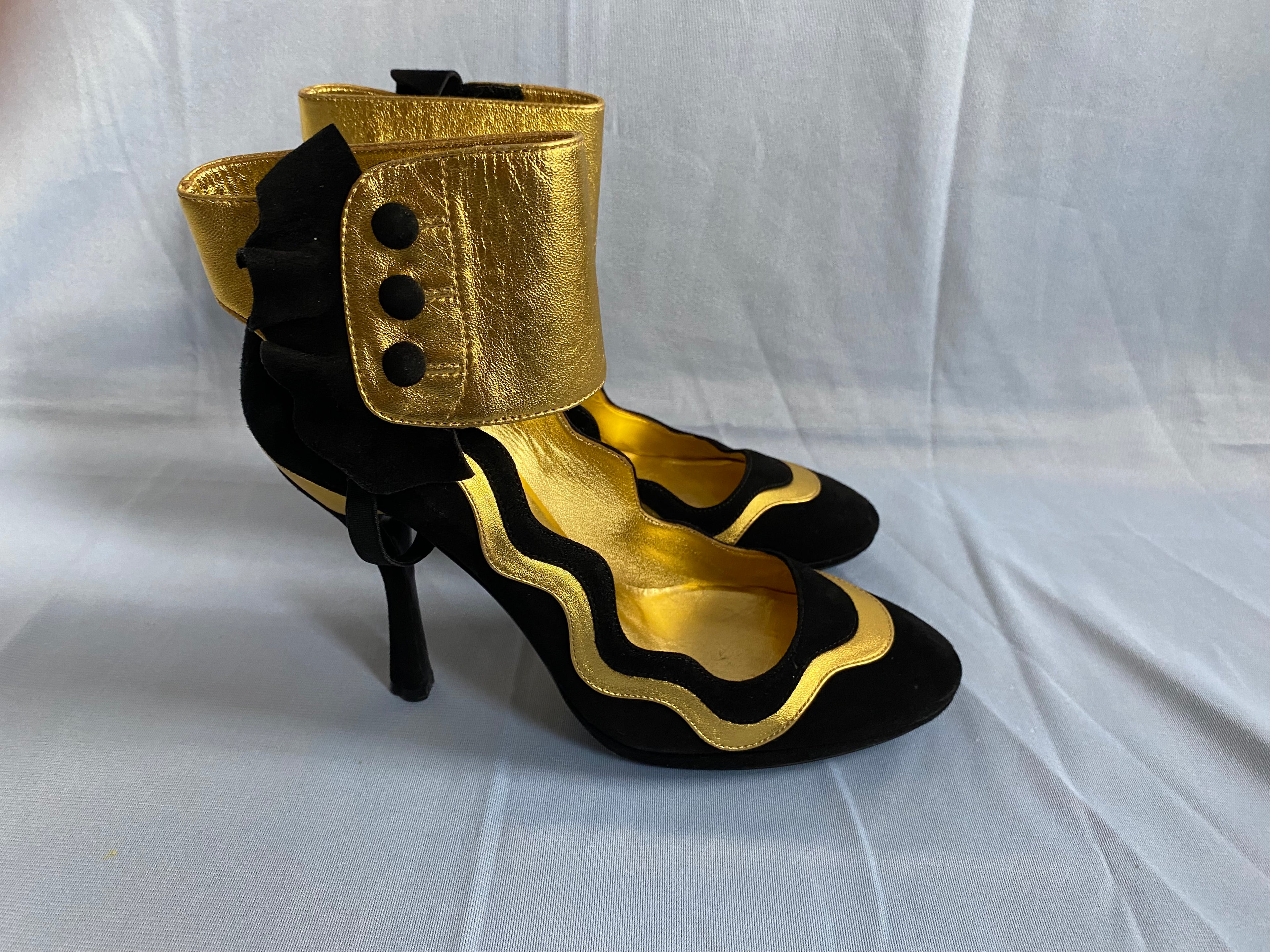 Prada Black Suede Gold Leather Trim Pumps 39uk Fairy Collection Spring/Summer 2008