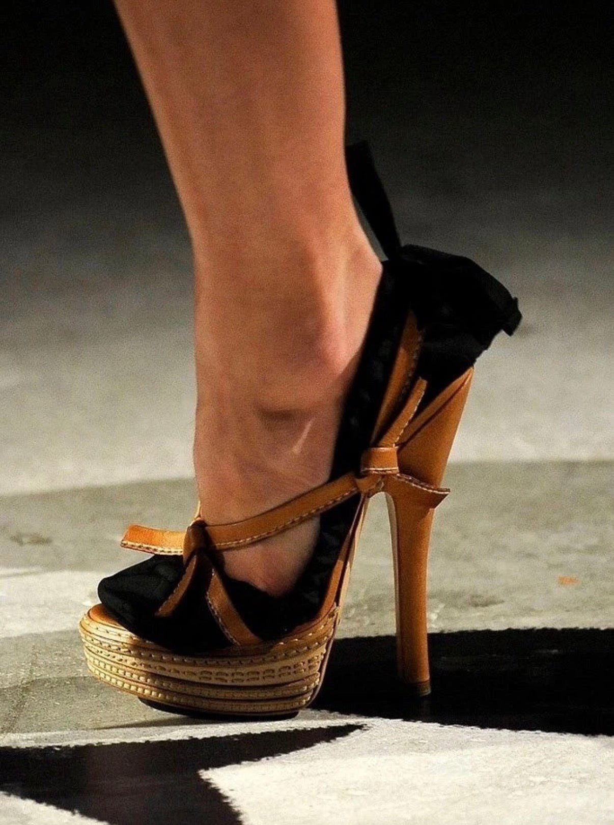 PRADA Iconic Spring/2009 High Heel Platform Sandals in Tan Leather 37eu
