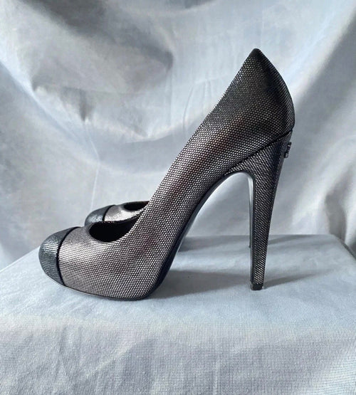 Chanel Silver Metallic Textured Suede Platform Pumps CC Logo High Heels 38.5eu