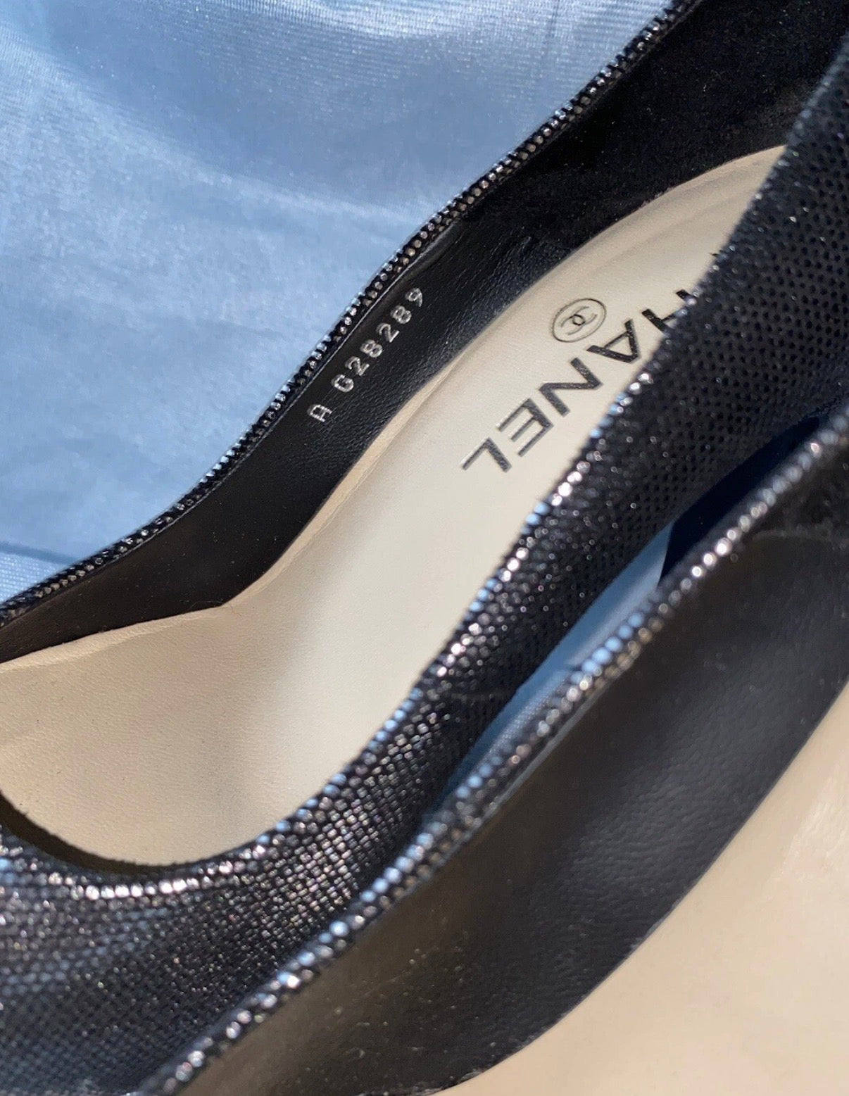 Chanel Silver Metallic Textured Suede Platform Pumps CC Logo High Heels 38.5eu