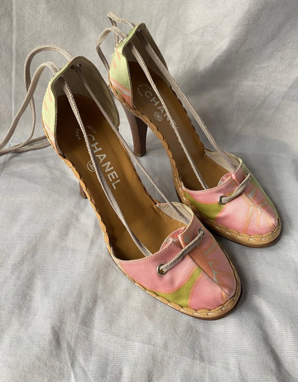 Chanel Vintage Slingback Floral Fabric Ankle Wrap Heels Pearl CC Logo Mark 37.5eu