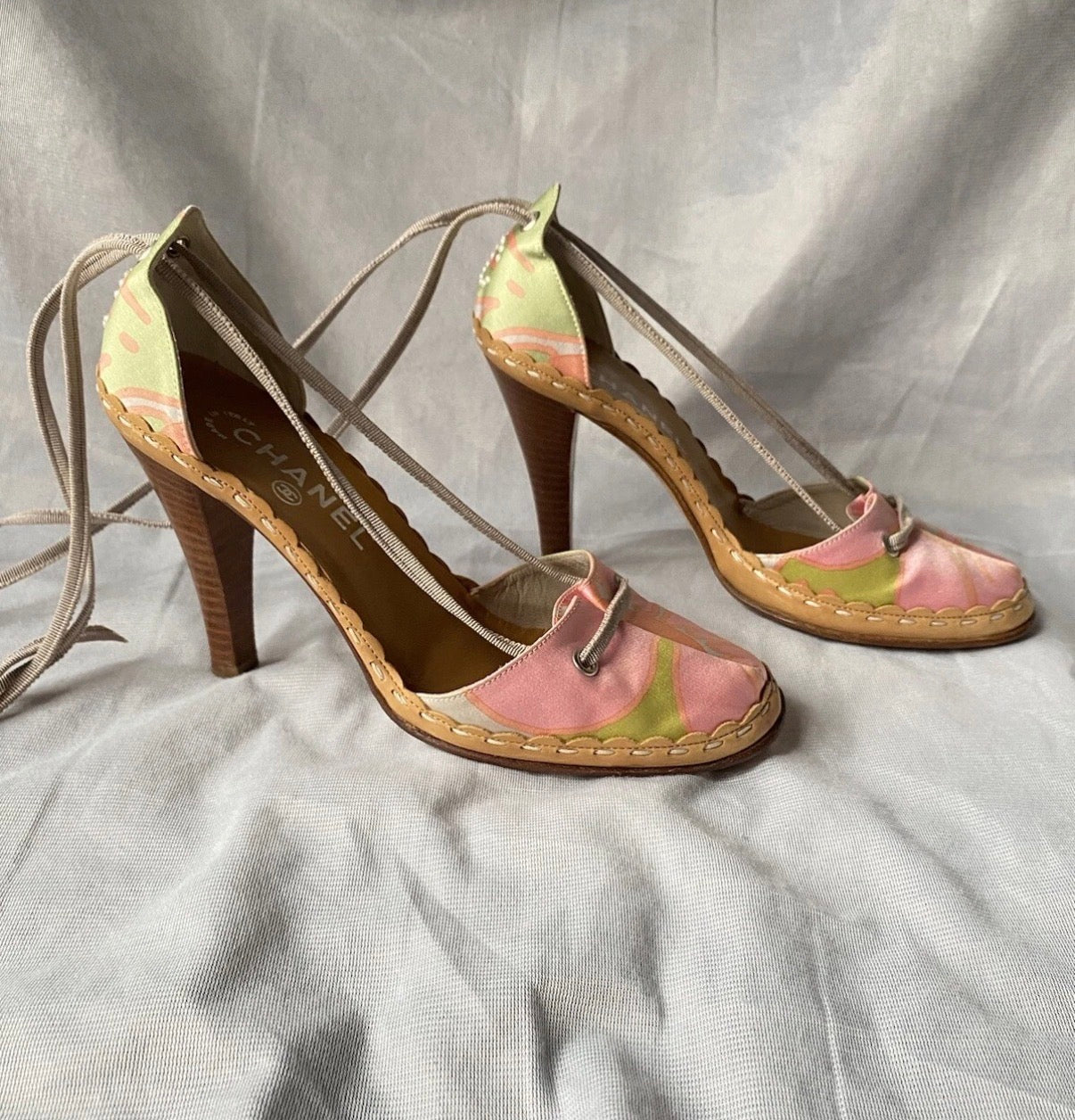 Chanel Vintage Slingback Floral Fabric Ankle Wrap Heels Pearl CC Logo Mark 37.5eu