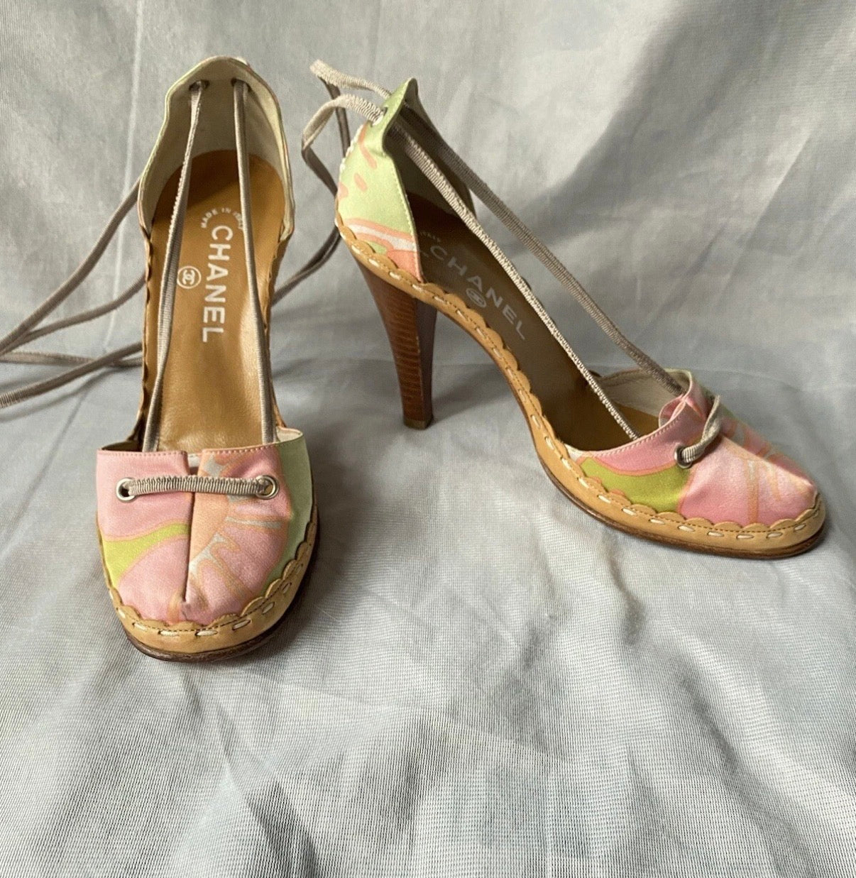 Chanel Vintage Slingback Floral Fabric Ankle Wrap Heels Pearl CC Logo Mark 37.5eu