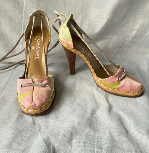 Chanel Vintage Slingback Floral Fabric Ankle Wrap Heels Pearl CC Logo Mark 37.5eu