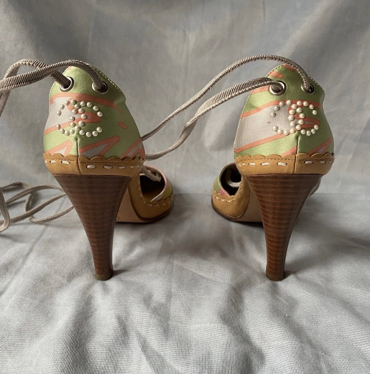 Chanel Vintage Slingback Floral Fabric Ankle Wrap Heels Pearl CC Logo Mark 37.5eu