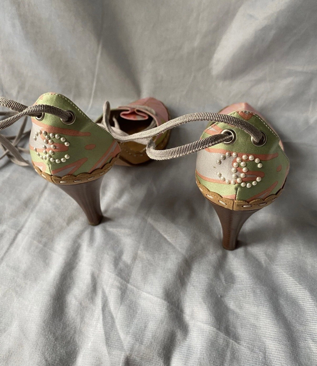 Chanel Vintage Slingback Floral Fabric Ankle Wrap Heels Pearl CC Logo Mark 37.5eu