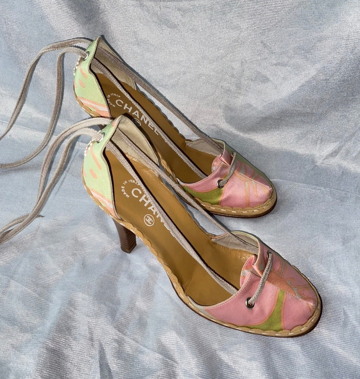 Chanel Vintage Slingback Floral Fabric Ankle Wrap Heels Pearl CC Logo Mark 37.5eu