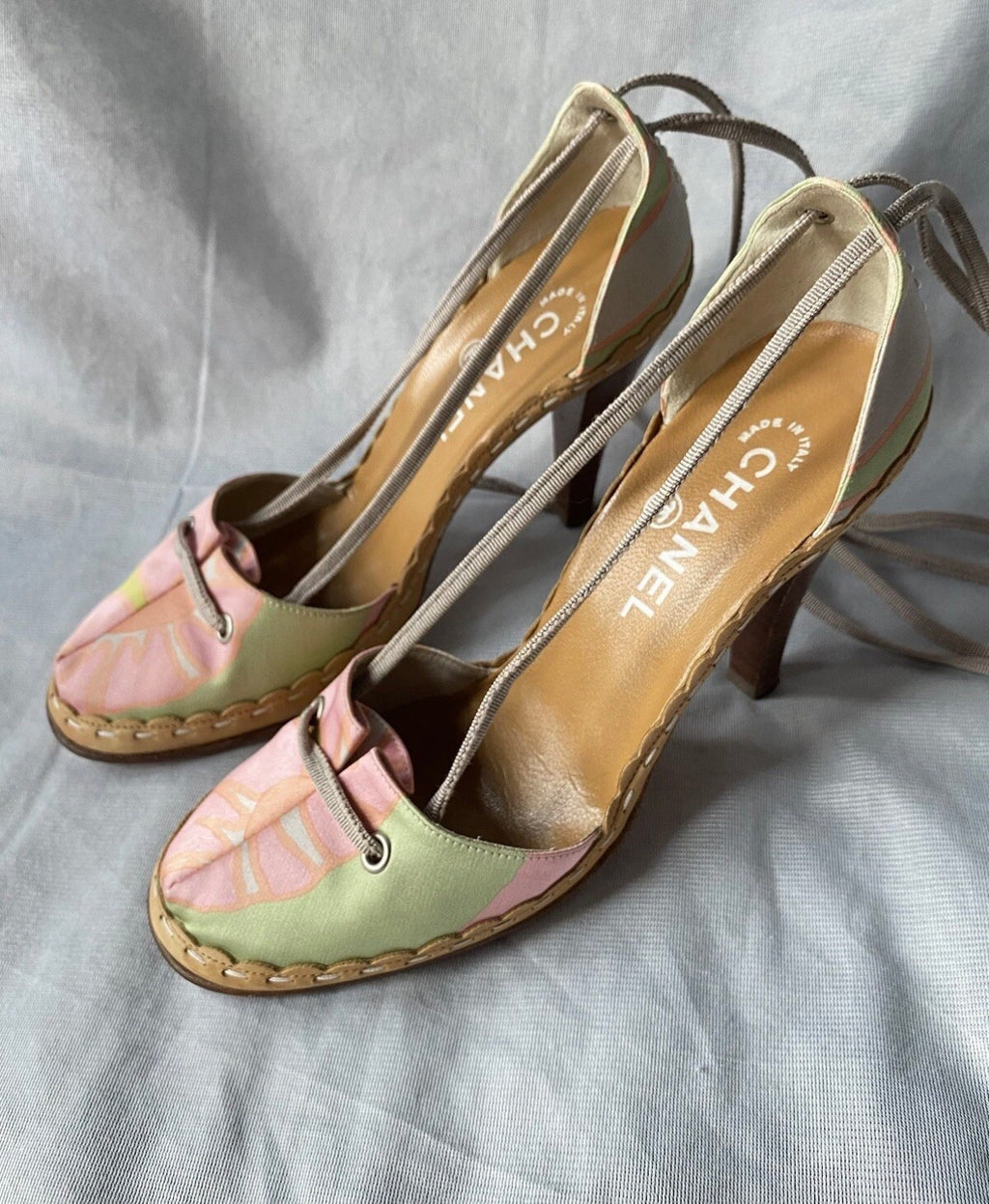 Chanel Vintage Slingback Floral Fabric Ankle Wrap Heels Pearl CC Logo Mark 37.5eu