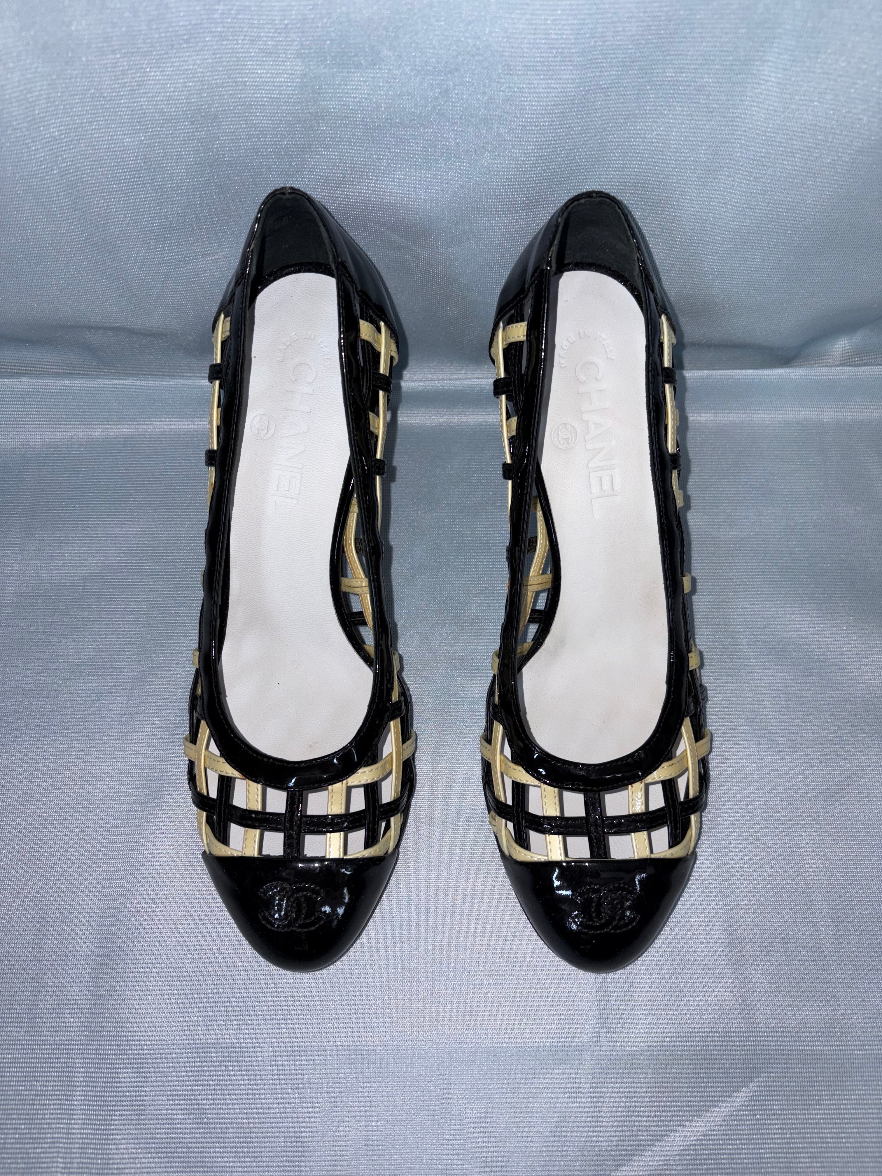 Chanel Resort 2009 Lattice Straps Pumps Black Beige Yellow Patent Leather 38.5eu