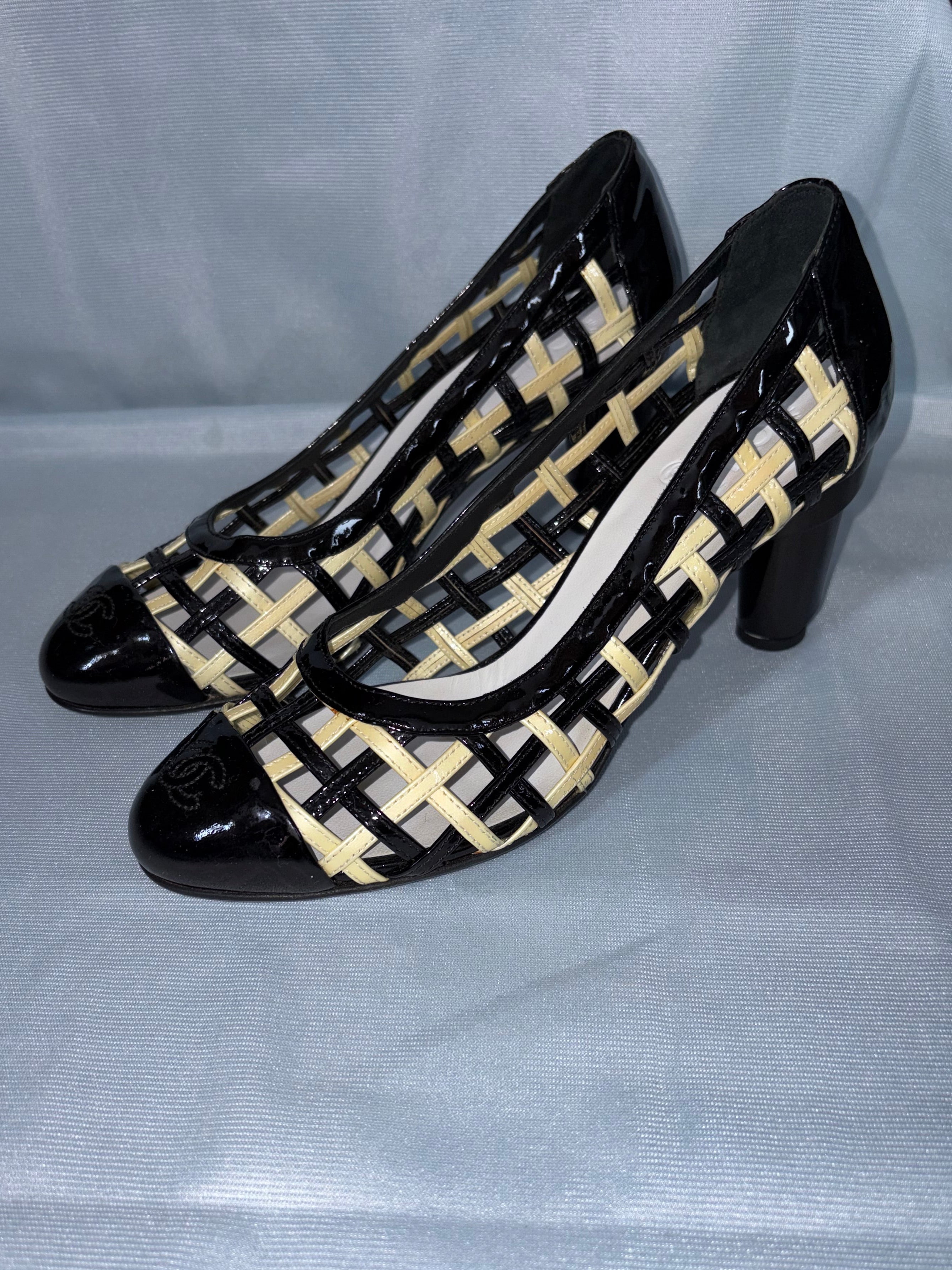 Chanel Resort 2009 Lattice Straps Pumps Black Beige Yellow Patent Leather 38.5eu