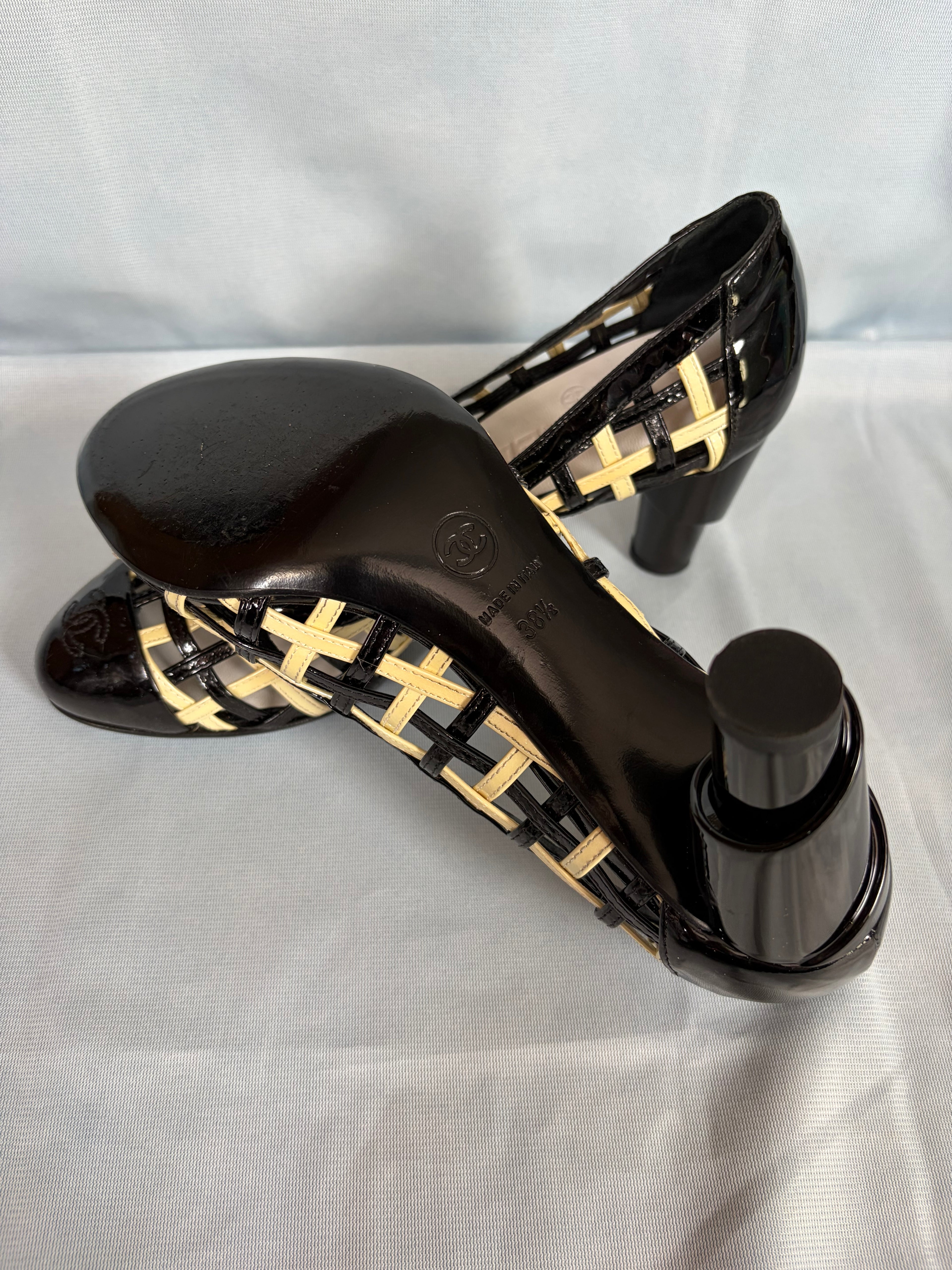 Chanel Resort 2009 Lattice Straps Pumps Black Beige Yellow Patent Leather 38.5eu