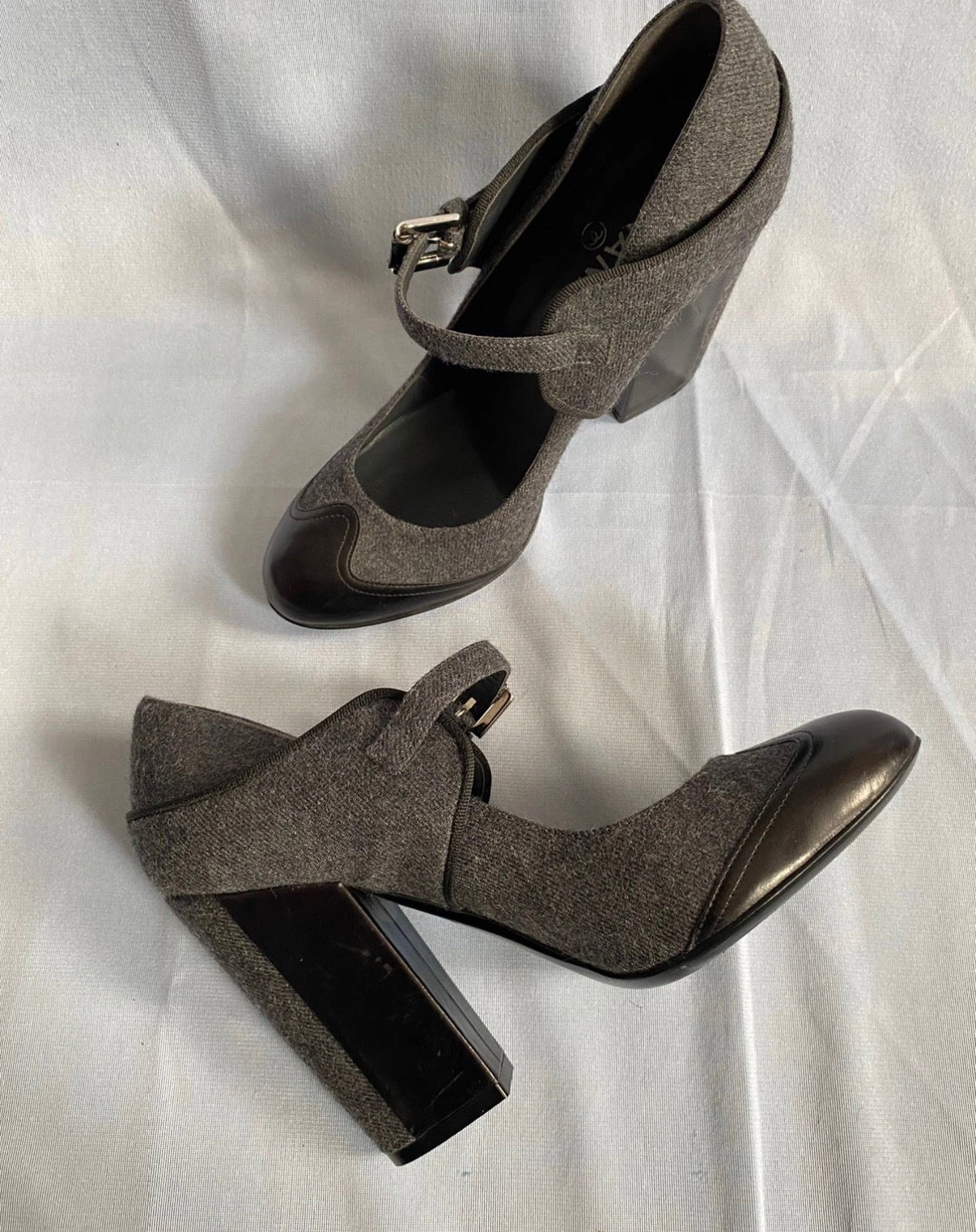 Chanel Mary Jane Pumps Grey Wool Black Leather Fall/2008 Ankle Strap 38.5eu