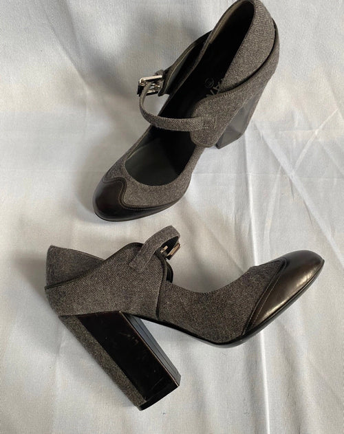 Chanel Mary Jane Pumps Grey Wool Black Leather Fall/2008 Ankle Strap 38.5eu