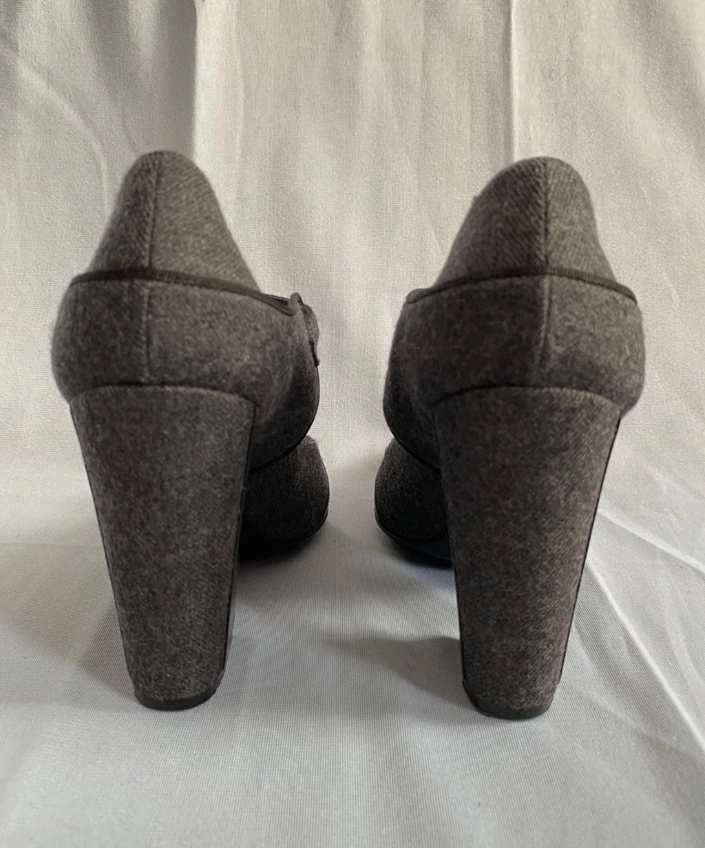Chanel Mary Jane Pumps Grey Wool Black Leather Fall/2008 Ankle Strap 38.5eu