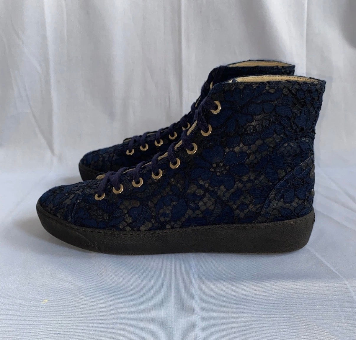 Chanel Navy High Top Lace Leather Trainers 38eu